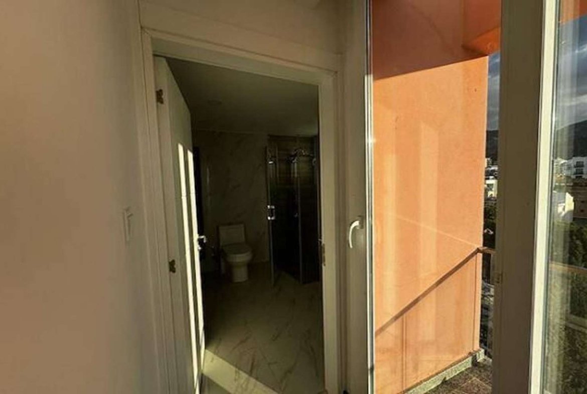 Girne Merkez'de Dağ Manzaralı Satılık 2+1 Penthouse Daire